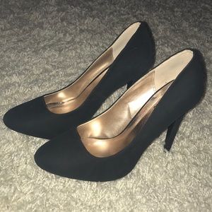 Size 8 Close-toed black suede heels, never worn.